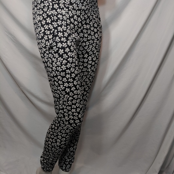 Brandy Melville | floral | Rayon | harem | S / M - Picture 5 of 7